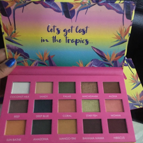 Authentic make up - Picture 2 of 3